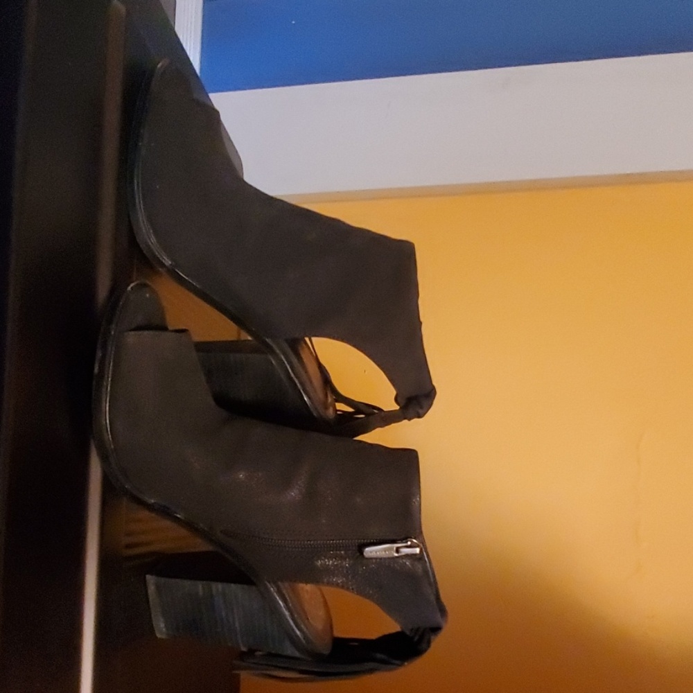 VC Sandles